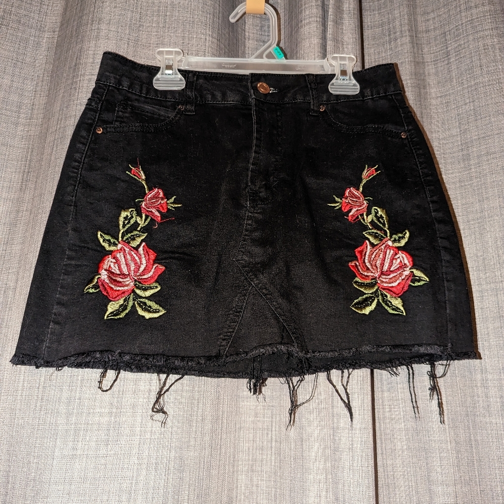 Urban Heritage Black Red Rose Skirt Size S